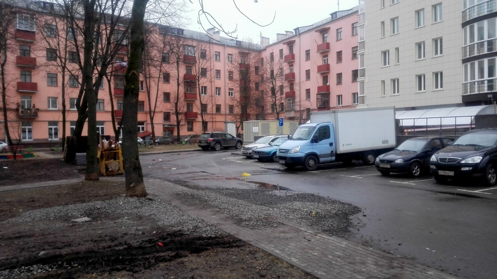 Дворы в районе Военного кладбища