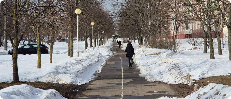 Лавочки в спальных районах как «третье место»: сначала исчезали, теперь вновь стали появляться