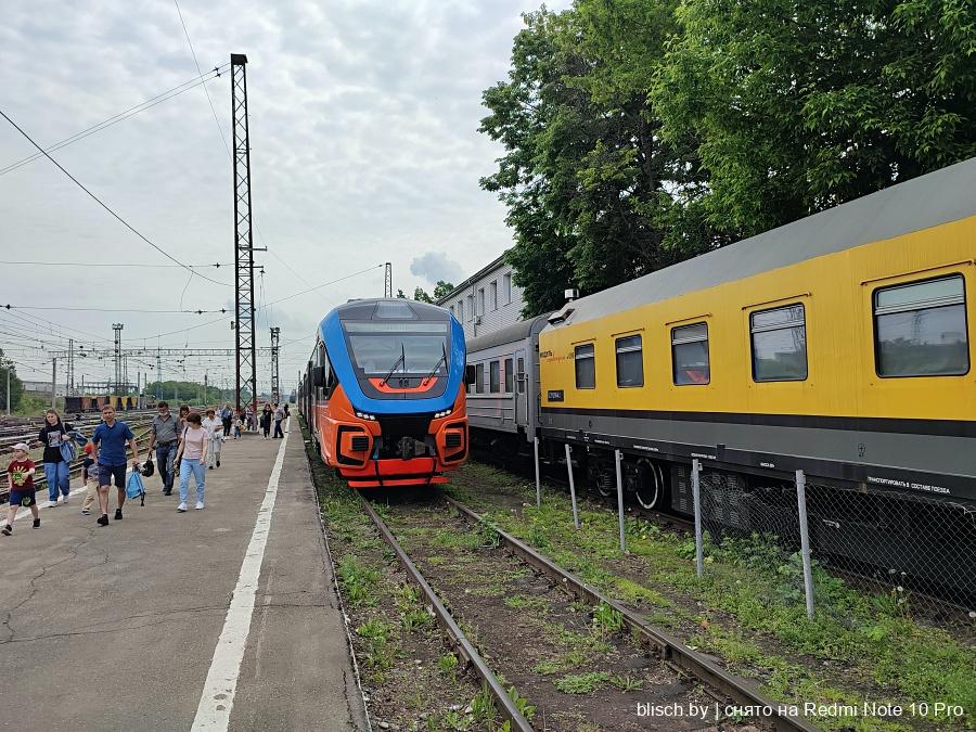 Электричка в коломну. Станция Коломенское электричка. Электричка Озеры Коломна. Электричка Коломна. Поезд до Коломны.