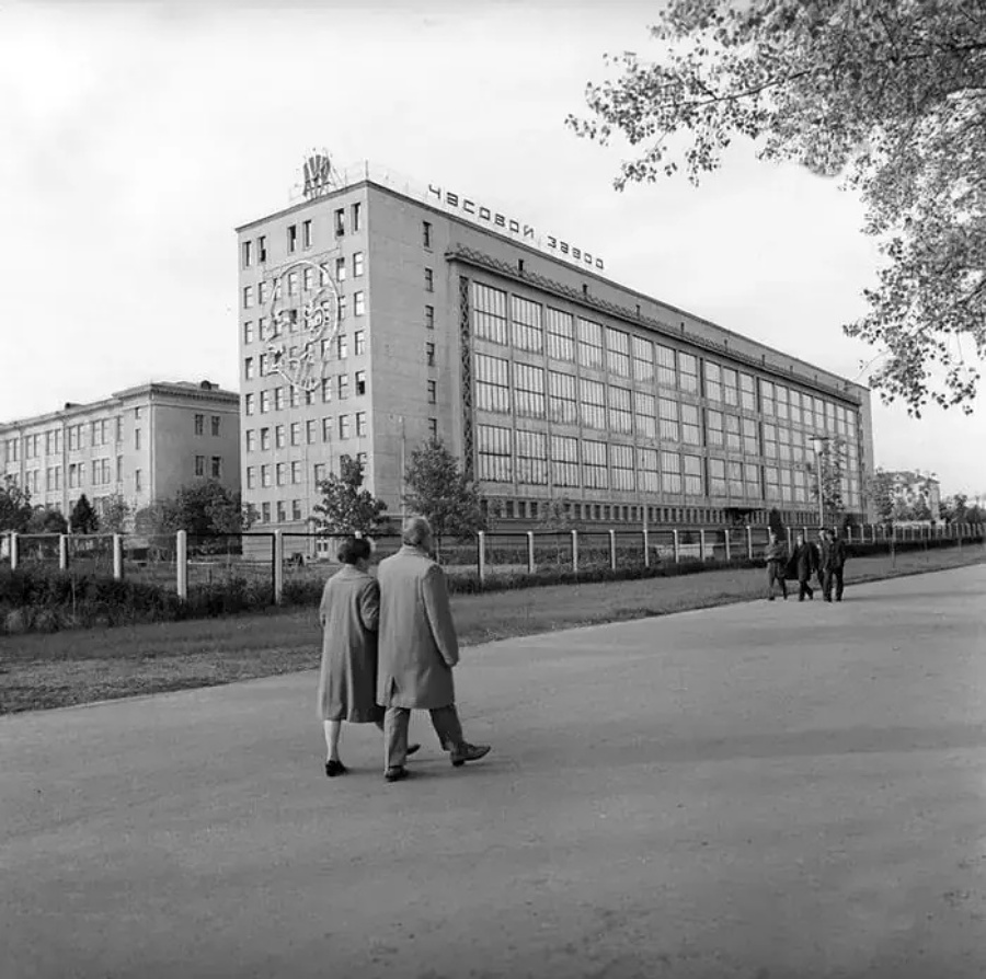 Часовой завод минск. Минск часовой завод Луч. Минск 60.