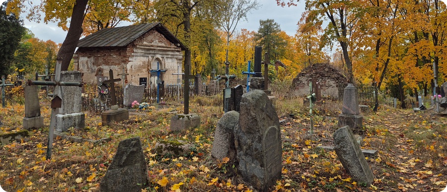 Кальварийское кладбище в осенних красках Кальварийское кладбище в осенних красках